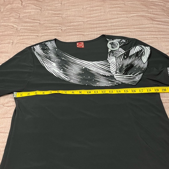 Black Cute Top Decorated with Sequined Scarf - Picture 5 of 6